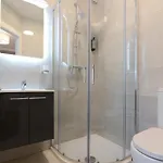 Urban Nest Townhouse לינה וארוחת בוקר 3*