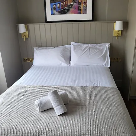 Urban Nest Townhouse 3* Galway