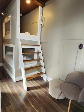 Urban Nest Townhouse 3* Galway