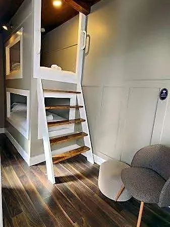Urban Nest Townhouse Bed & Breakfast 3*