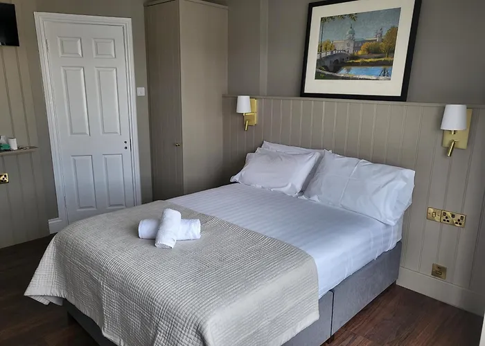 Urban Nest Townhouse Bed and Breakfast 3*