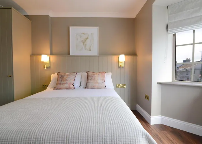 Urban Nest Townhouse Bed and Breakfast 3*