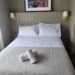 Urban Nest Townhouse 3* Galway