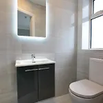 Urban Nest Townhouse Bed and breakfast 3*